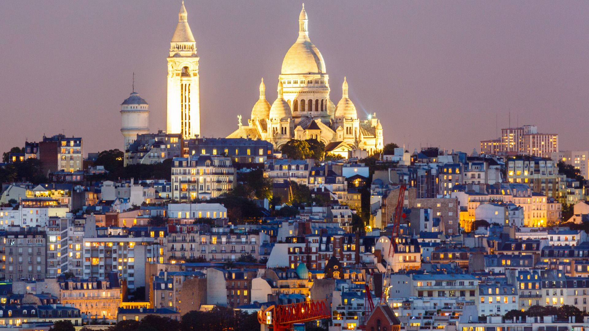 Towering Sacre Coeur Basilica Background