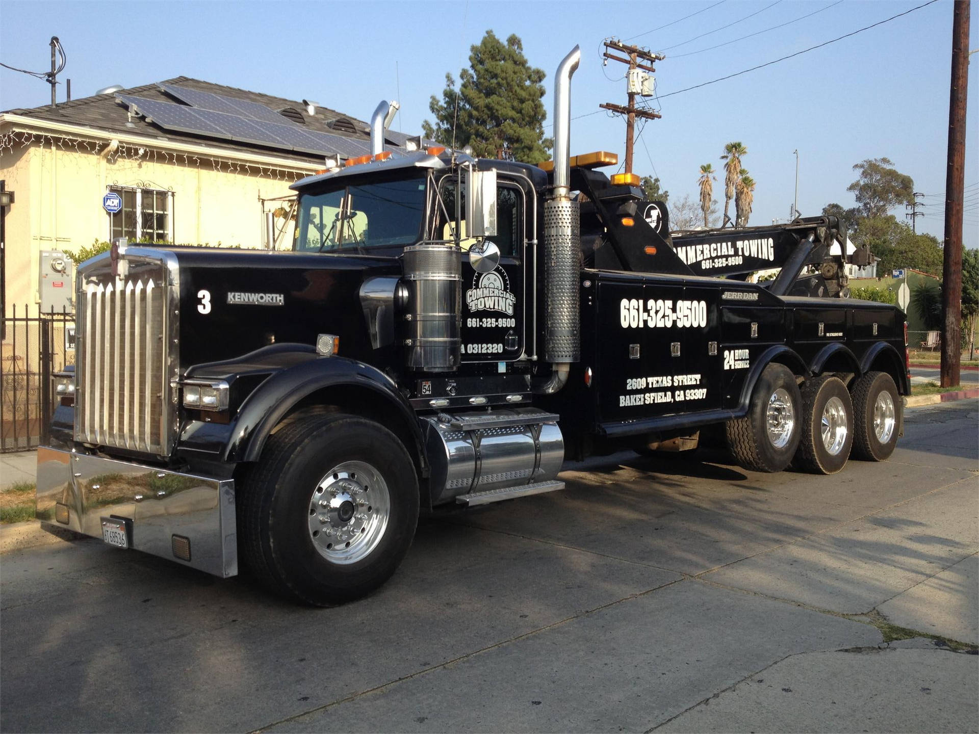 Towing Kenworth W900 Background