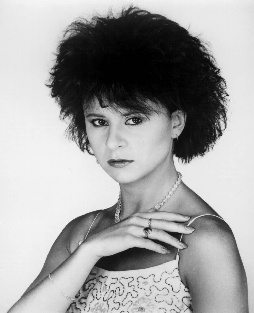 Tracey Ullman Black And White Pose Background