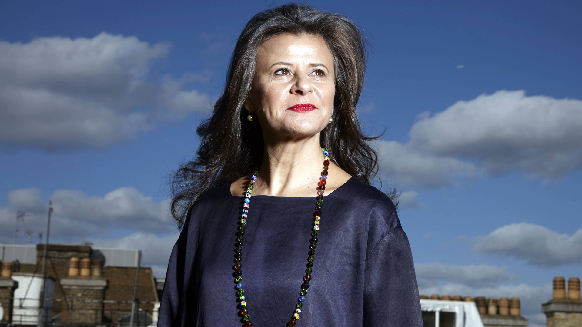 Tracey Ullman Gazing Up Background