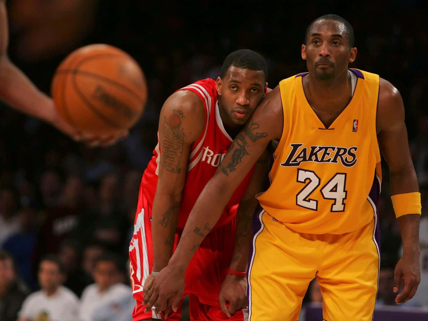 Tracy Mcgrady Dunking In 2002 Nba All-star Game Background