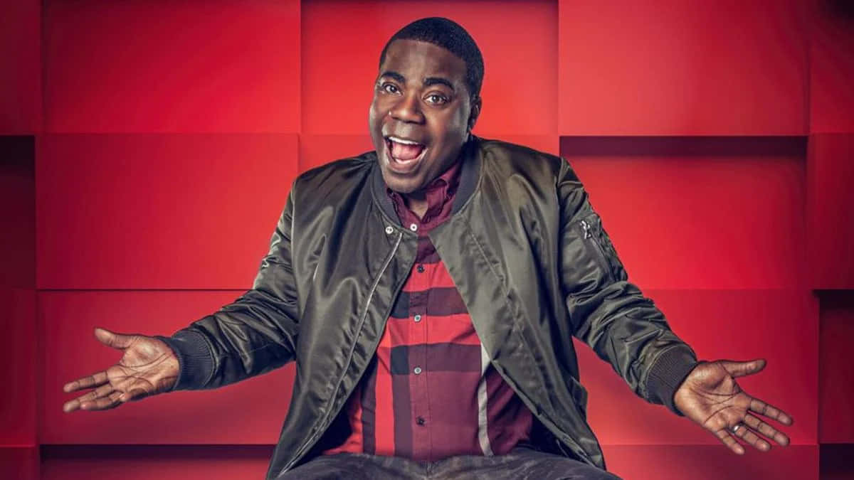 Tracy Morgan Smiling In A Formal Attire Background