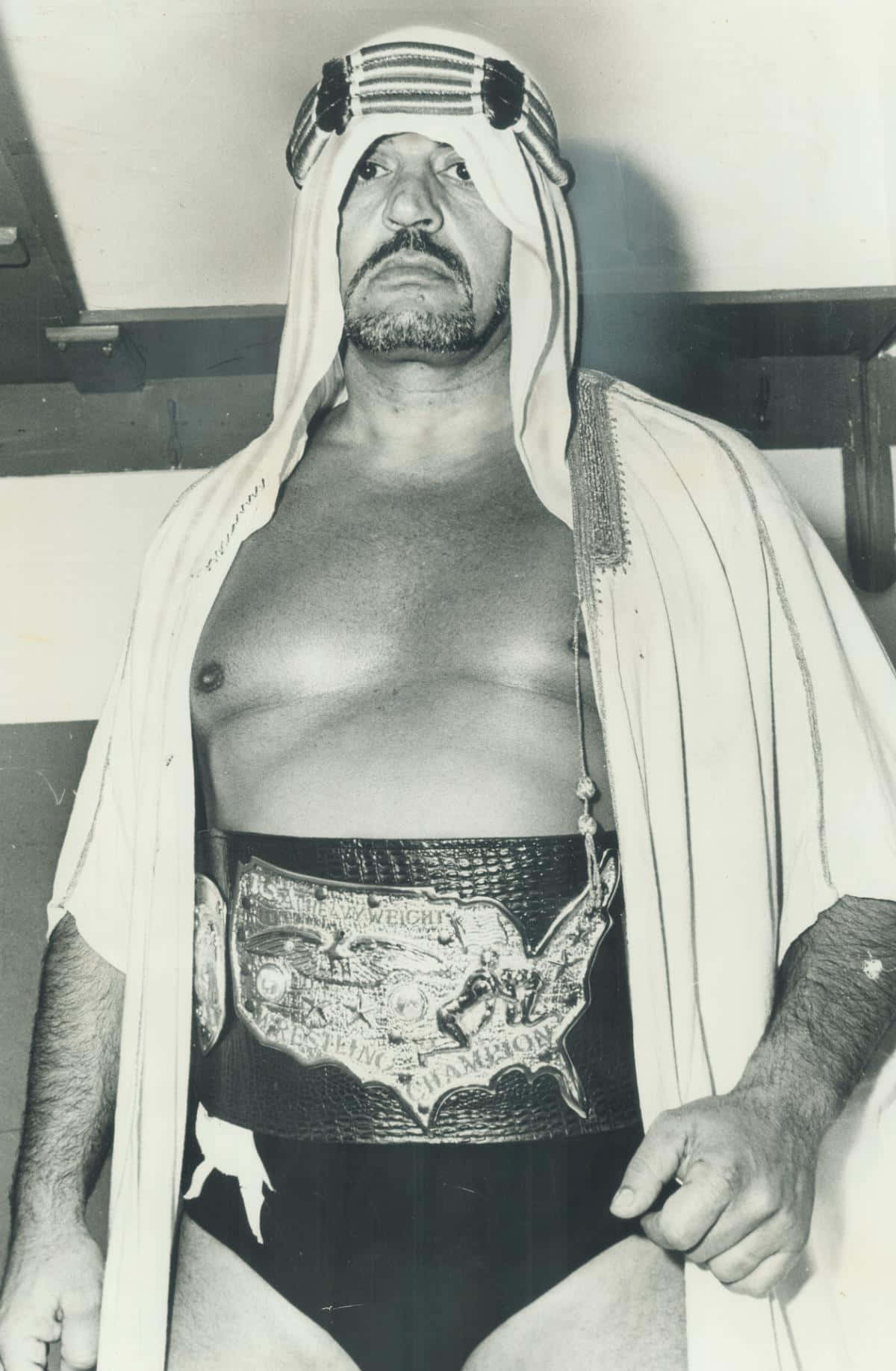 Traditional Headdress Iron Sheik Background