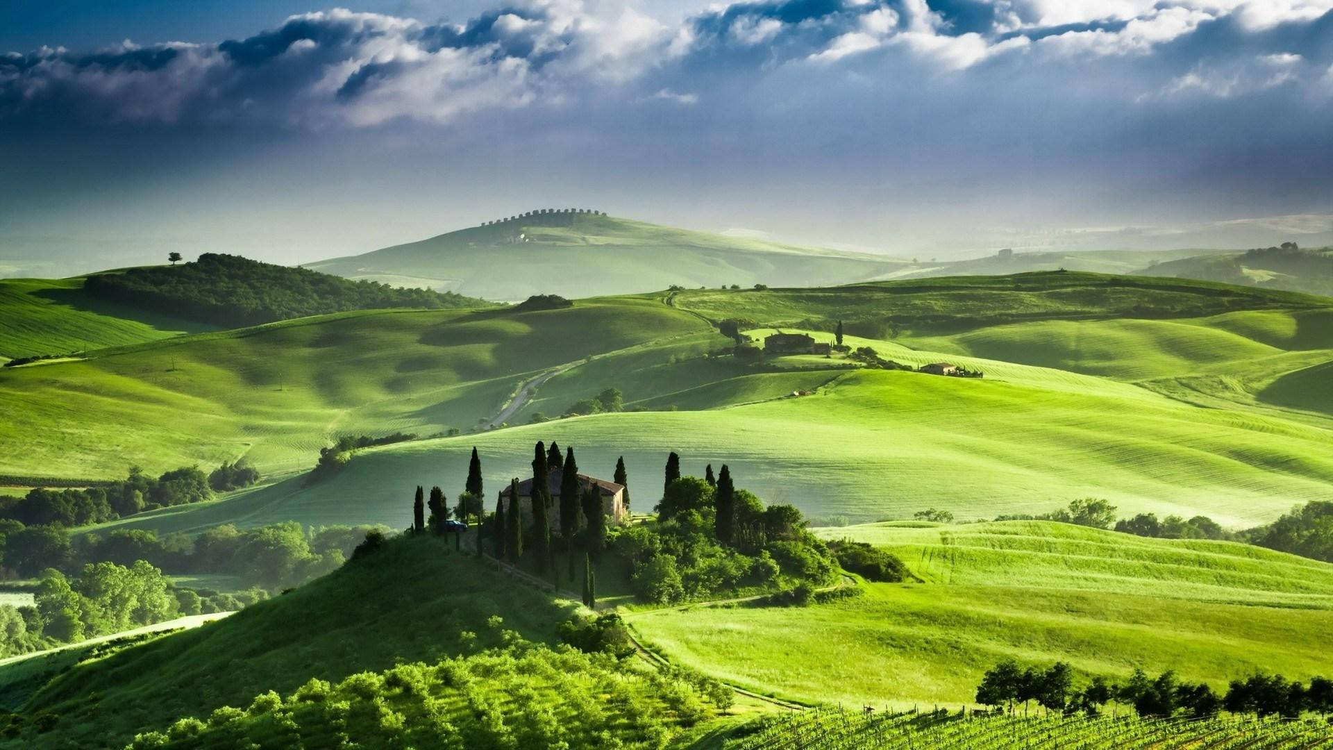 Traditional House In Tuscany Desktop Background