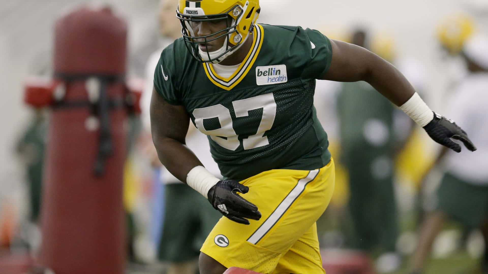 Training Green Bay Packers Kenny Clark Background