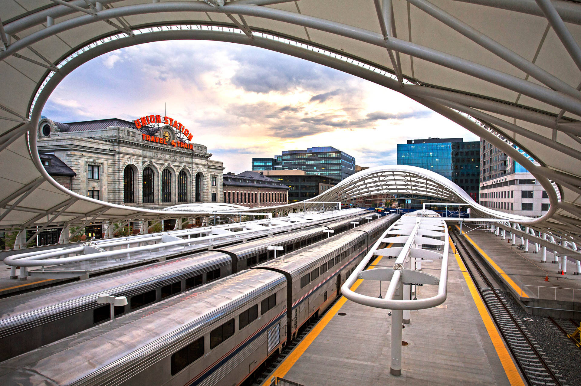 Trains At Union Station Background