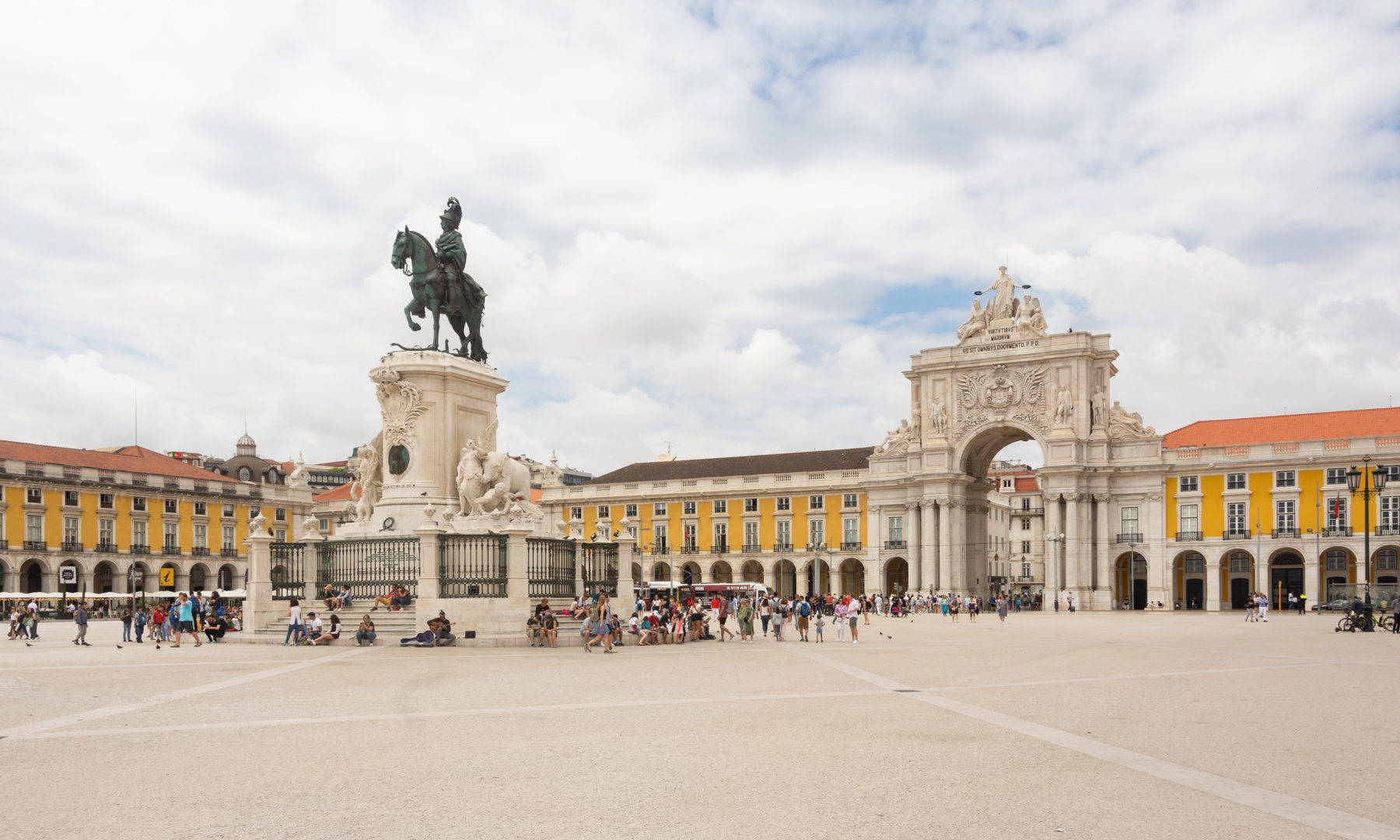 Tranquil Afternoon At Praça Do Comércio, Lisbon Background