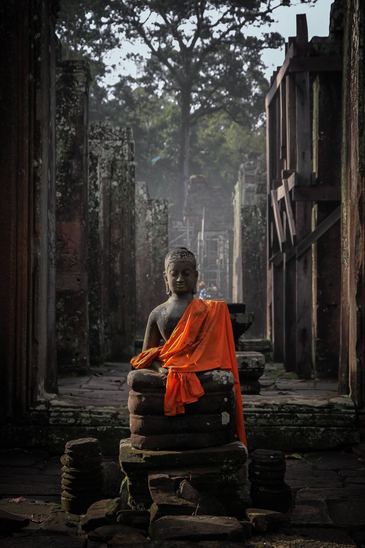 Tranquil Monk Statue At Angkor Wat Background