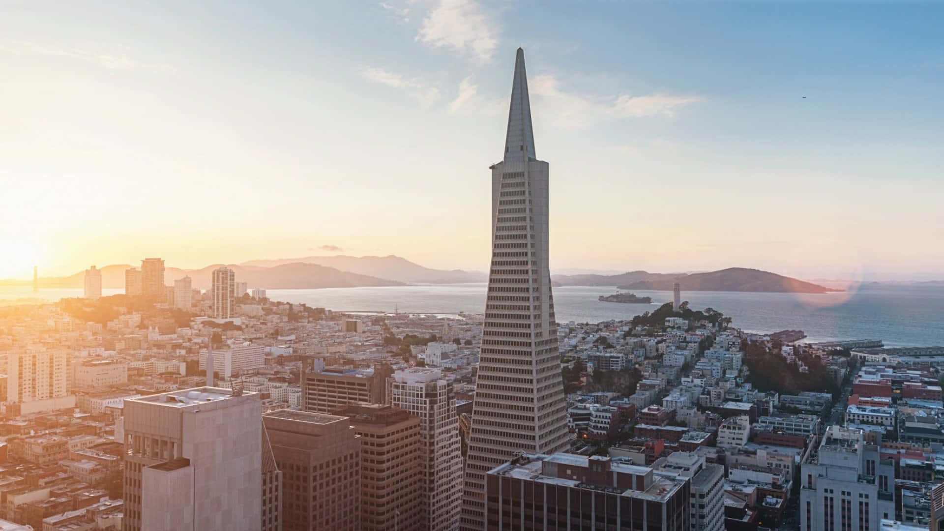 Transamerica Pyramid With The Rays Of The Sun