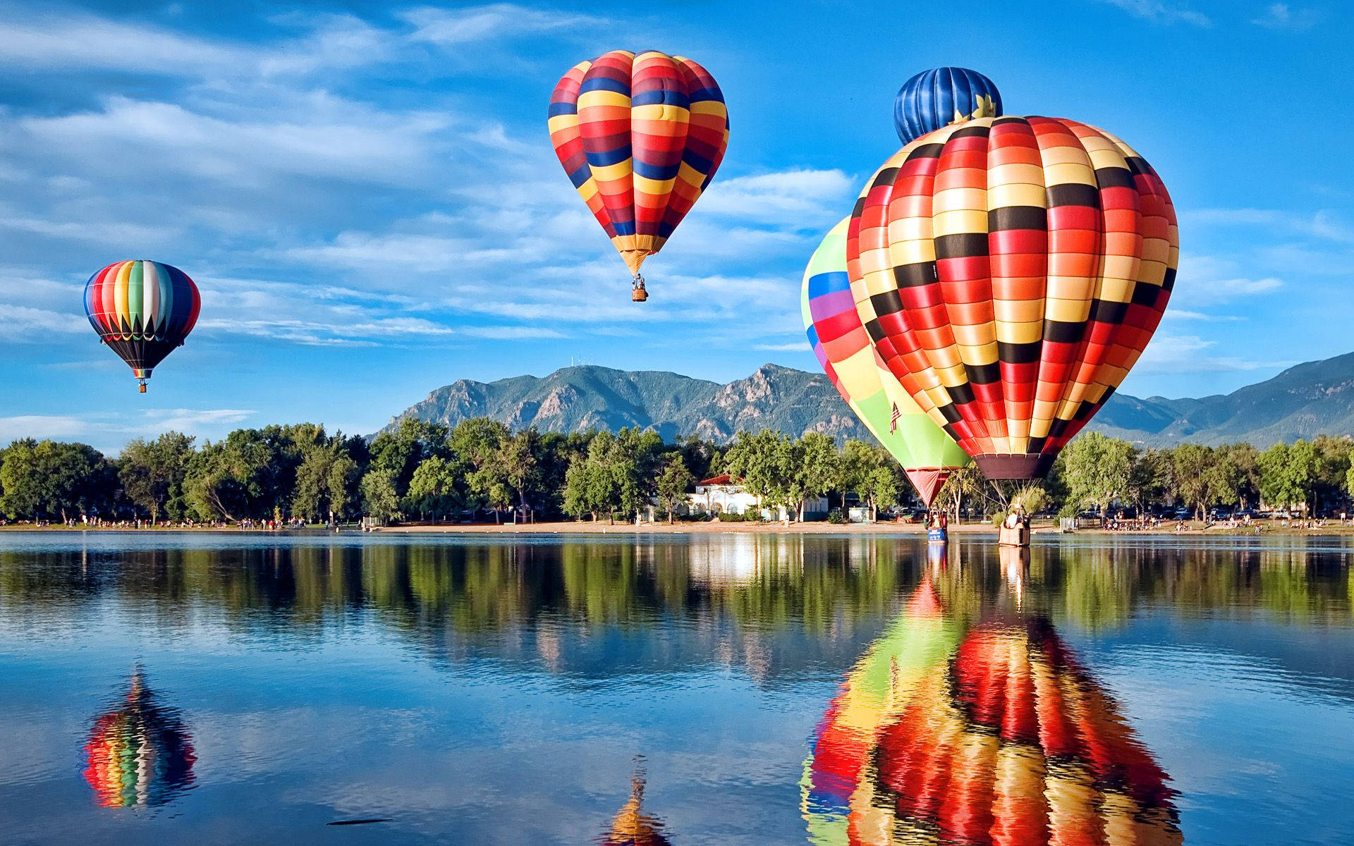 Travel Hd Hot Air Balloons On Lake Background