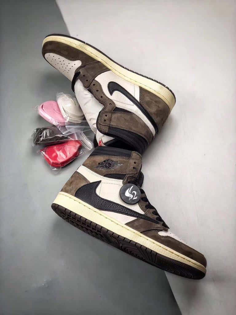 Travis Scott Wearing The Iconic Jordan 1 Sneakers Background