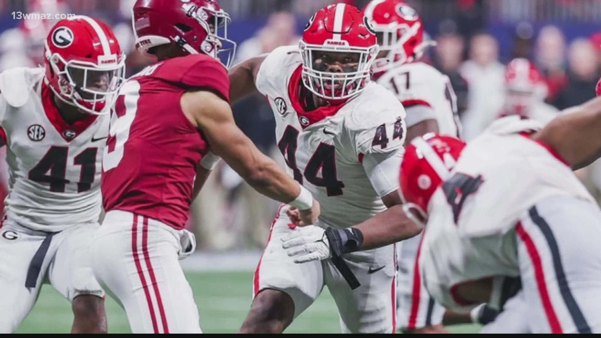 Travon Walker Against Georgia Bulldogs Defender Background