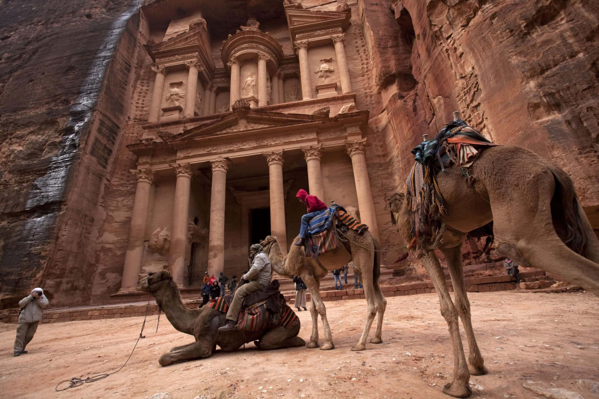 Treasury In The Ancient City Of Petra Background