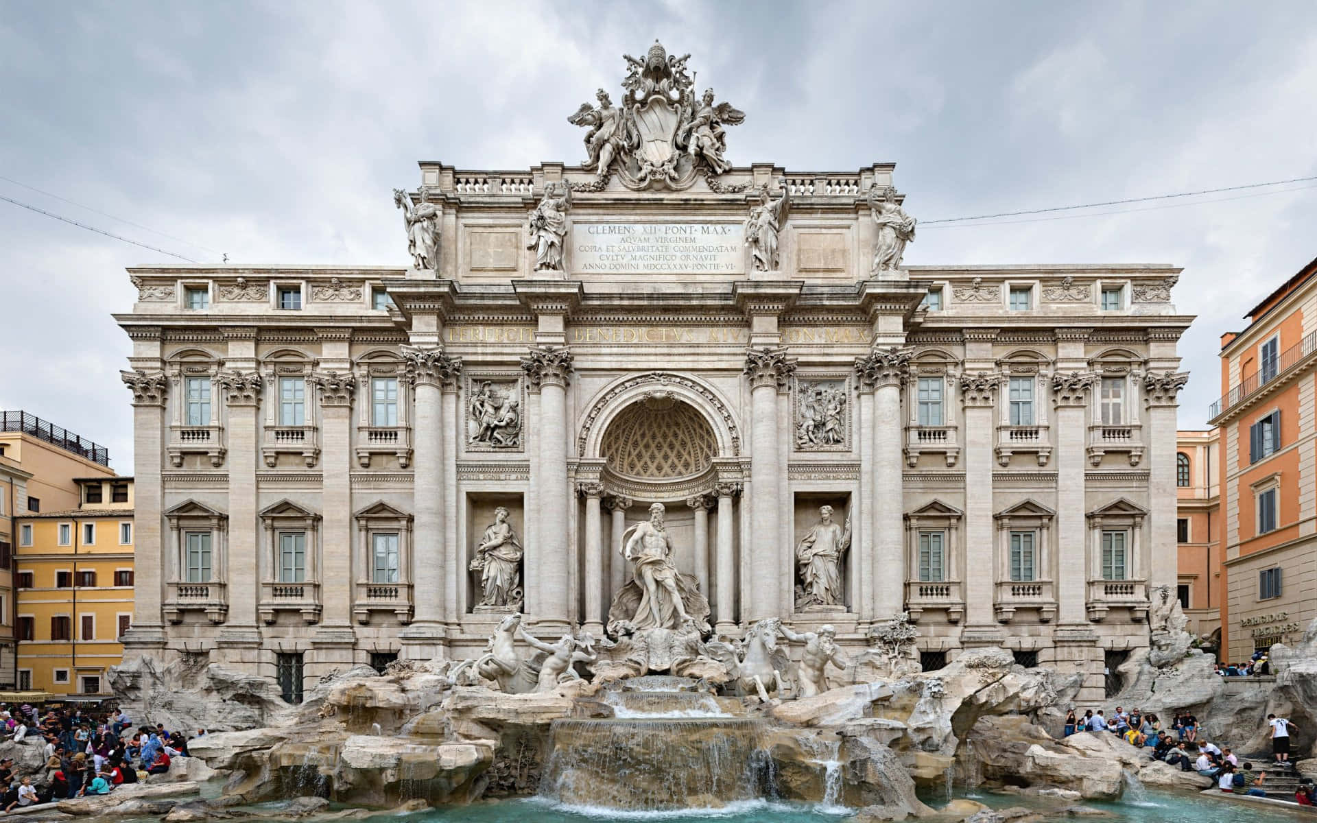 Trevi Fountain's Stunning Old Structure Background