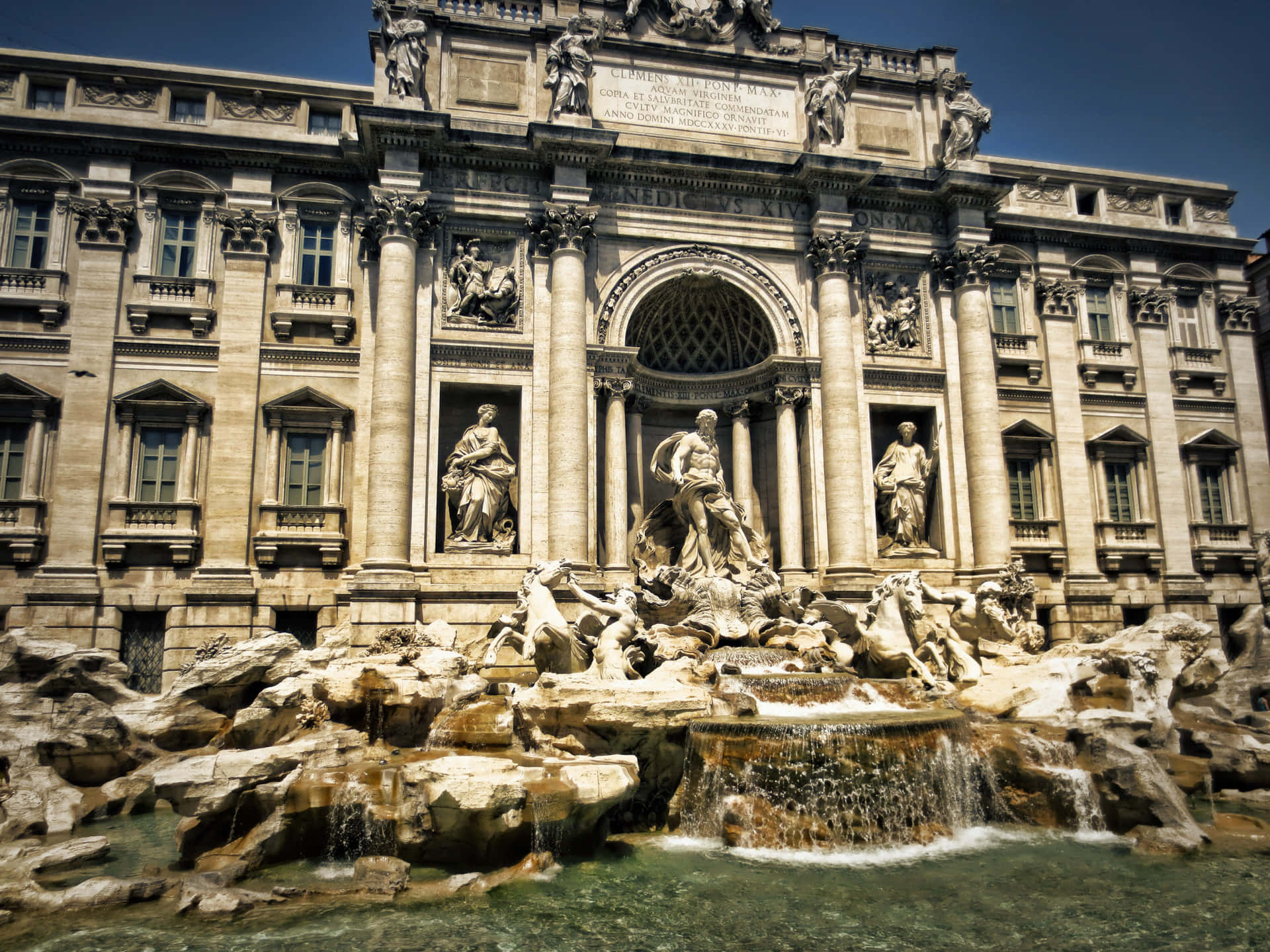 Trevi Fountain's Stunning Structure Background