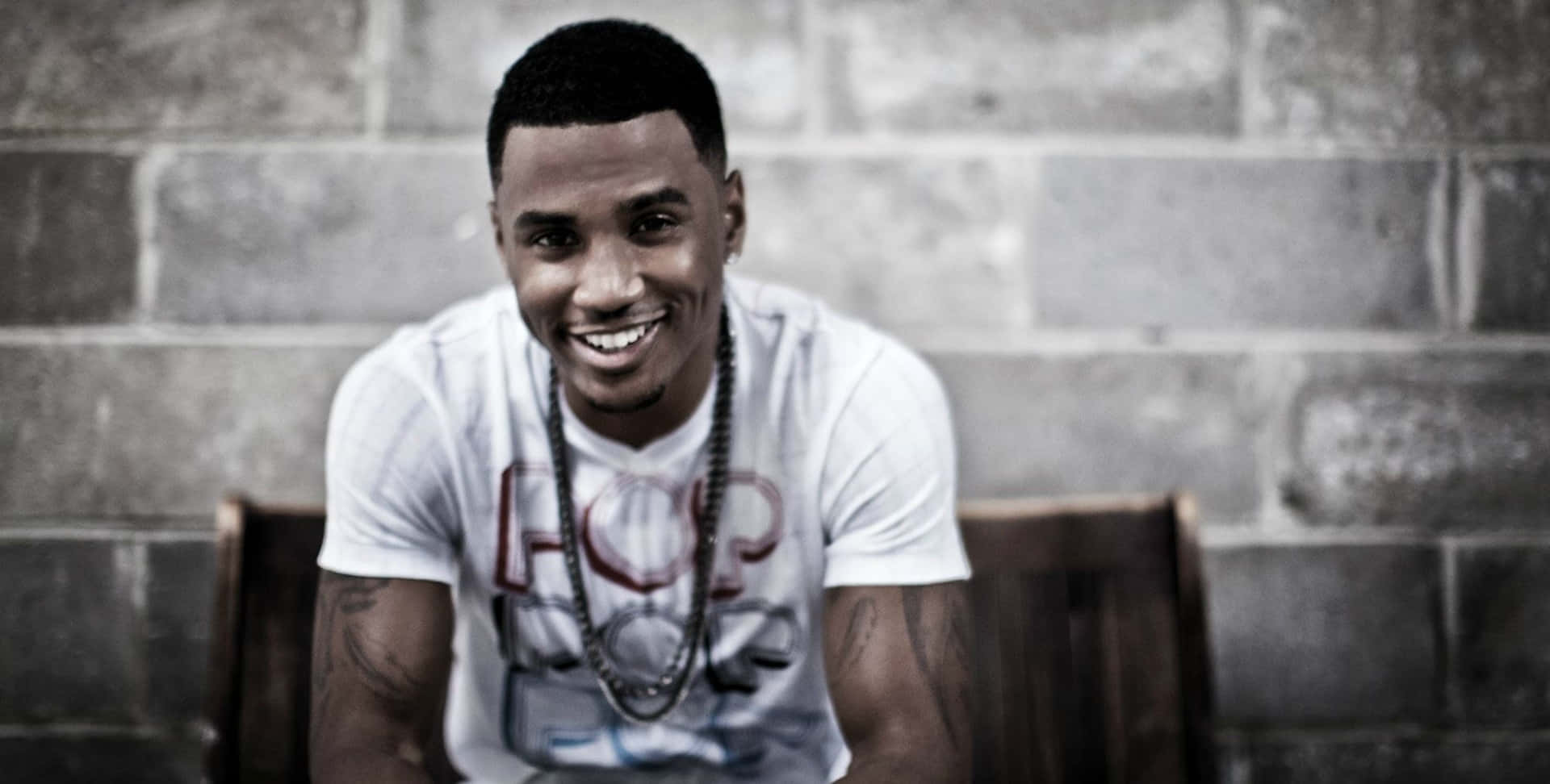 Trey Songz Struts Onto The Stage In Style Background