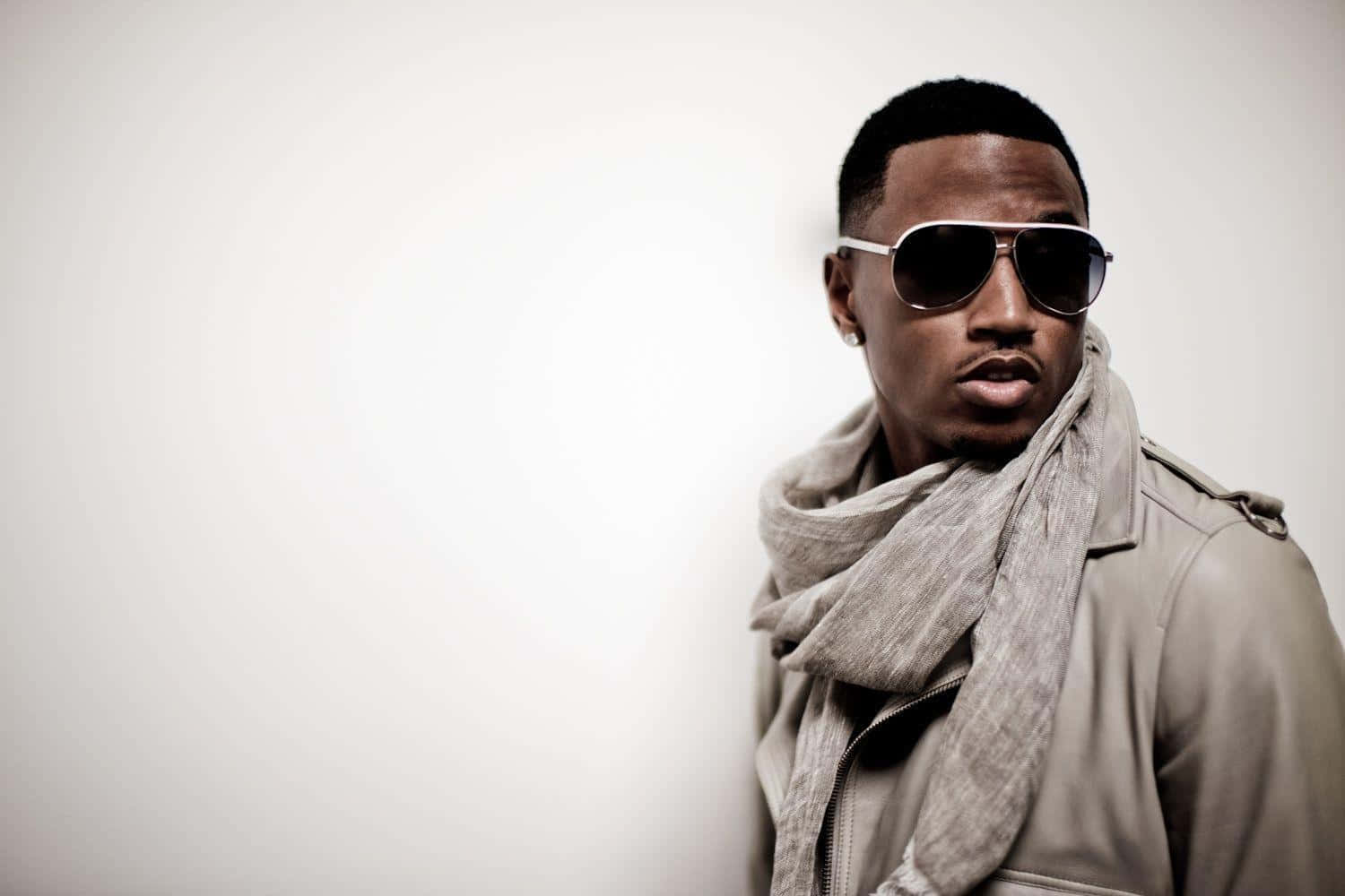 Trey Songz With Scarf Background