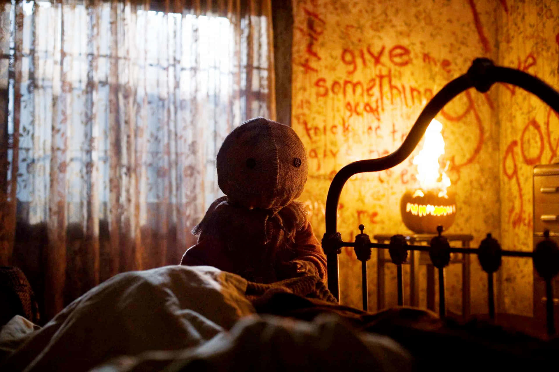 Trick R Treat Sam In Bed Background