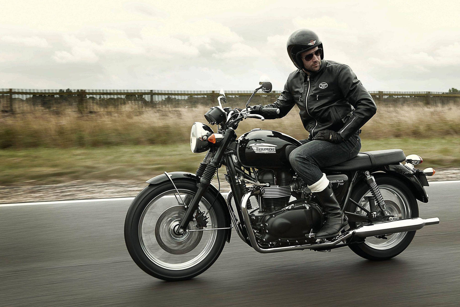 Triumph Bonneville T100 Black Bikers