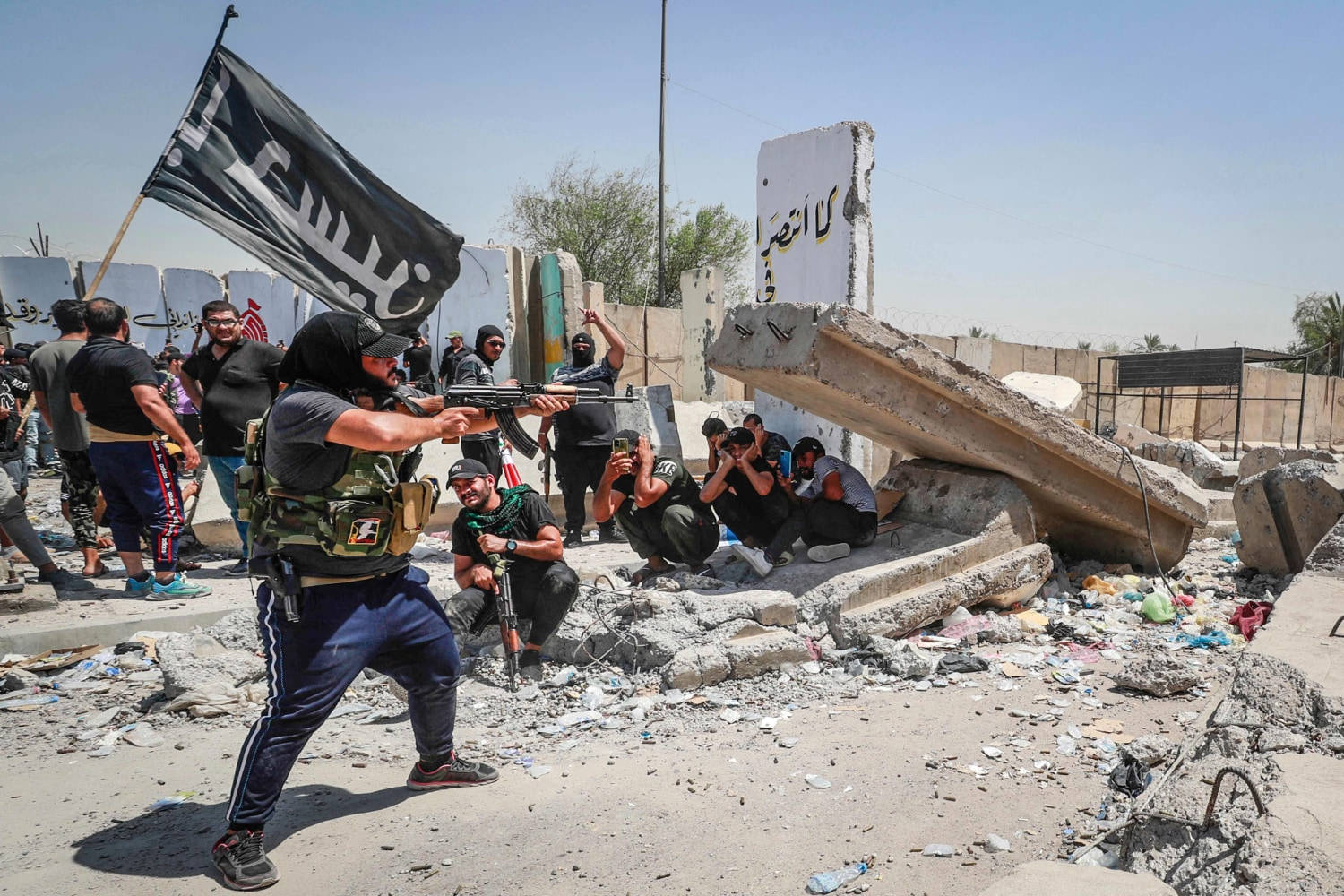 Troops On Patrol In Ancient Ur City Background