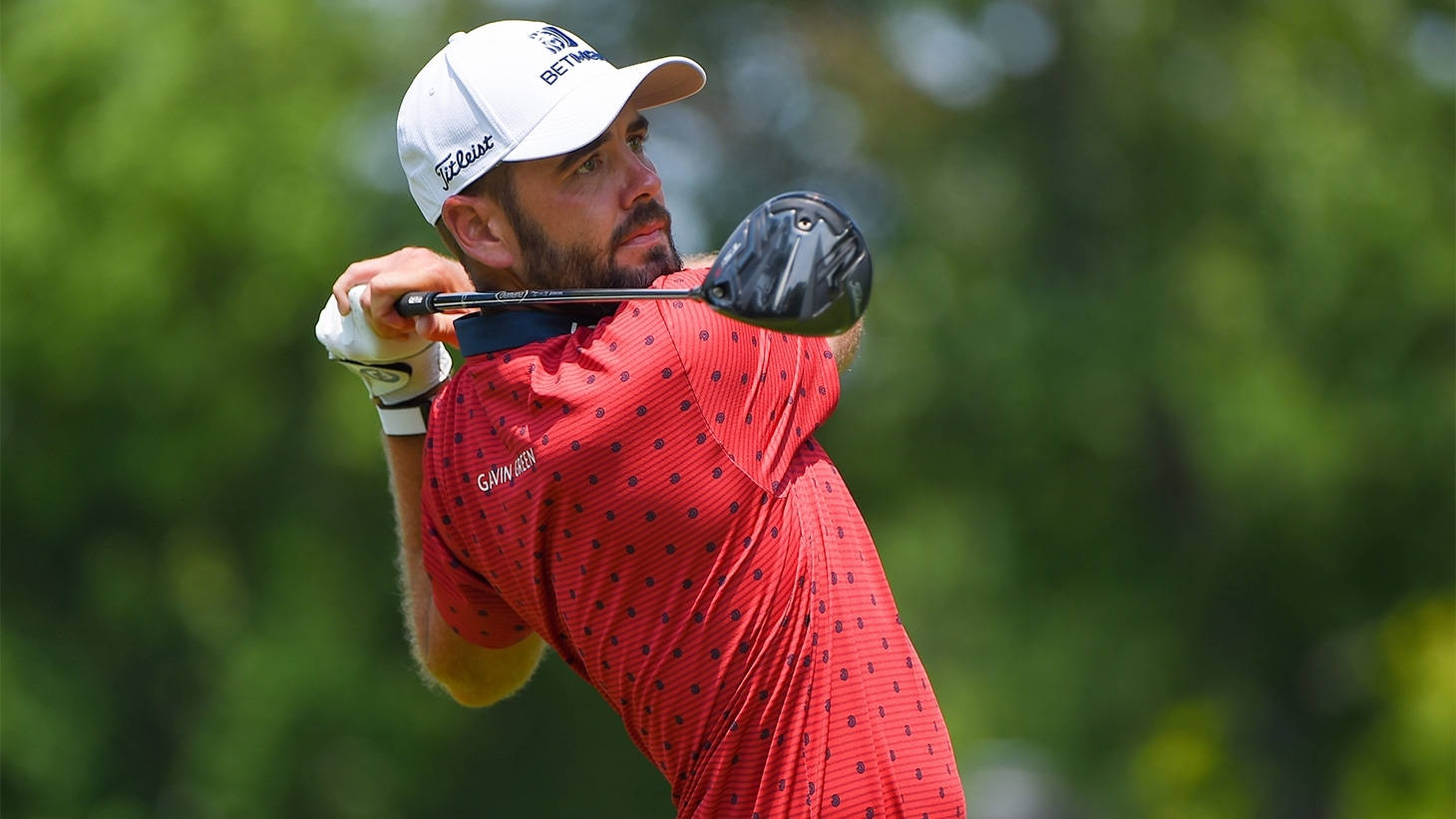 Troy Merritt Golf Pose Background