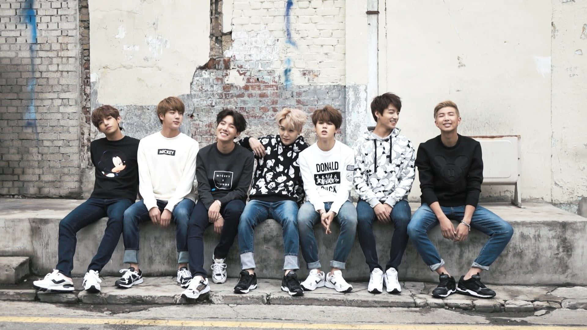 Try The New Bts Mac For An Ultimate User Experience Background