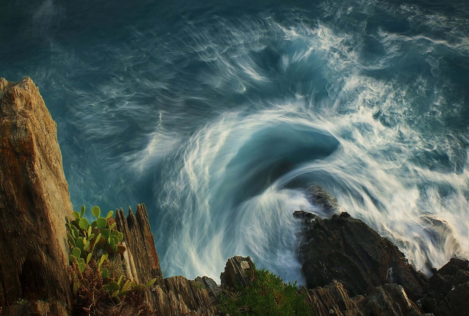 Tumultuous Ocean View Background