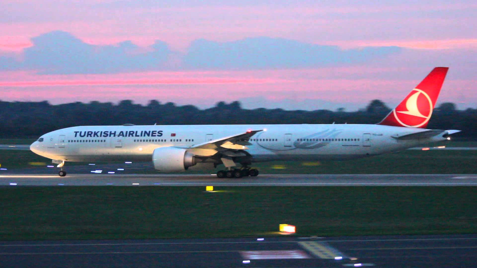 Turkish Airlines Boeing 777-300er Background