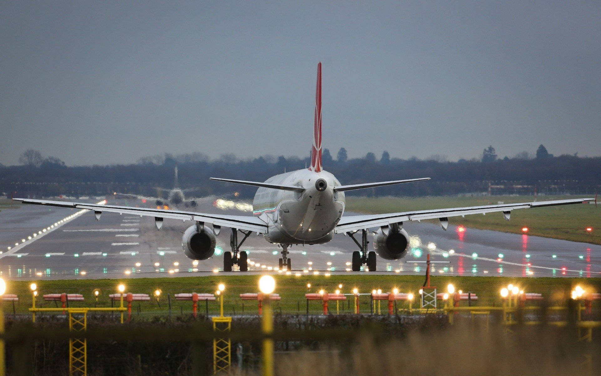 Turkish Airlines Landing At Heathrow Airport