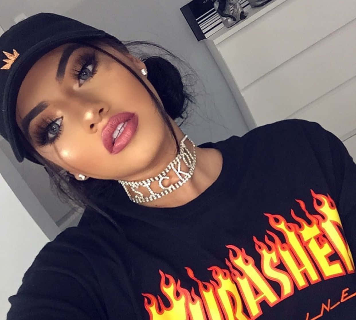 Turn Up The Heat In This Hot Insta Baddie Look! Background