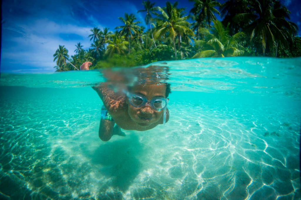 Tuvalu Person Swimming Background