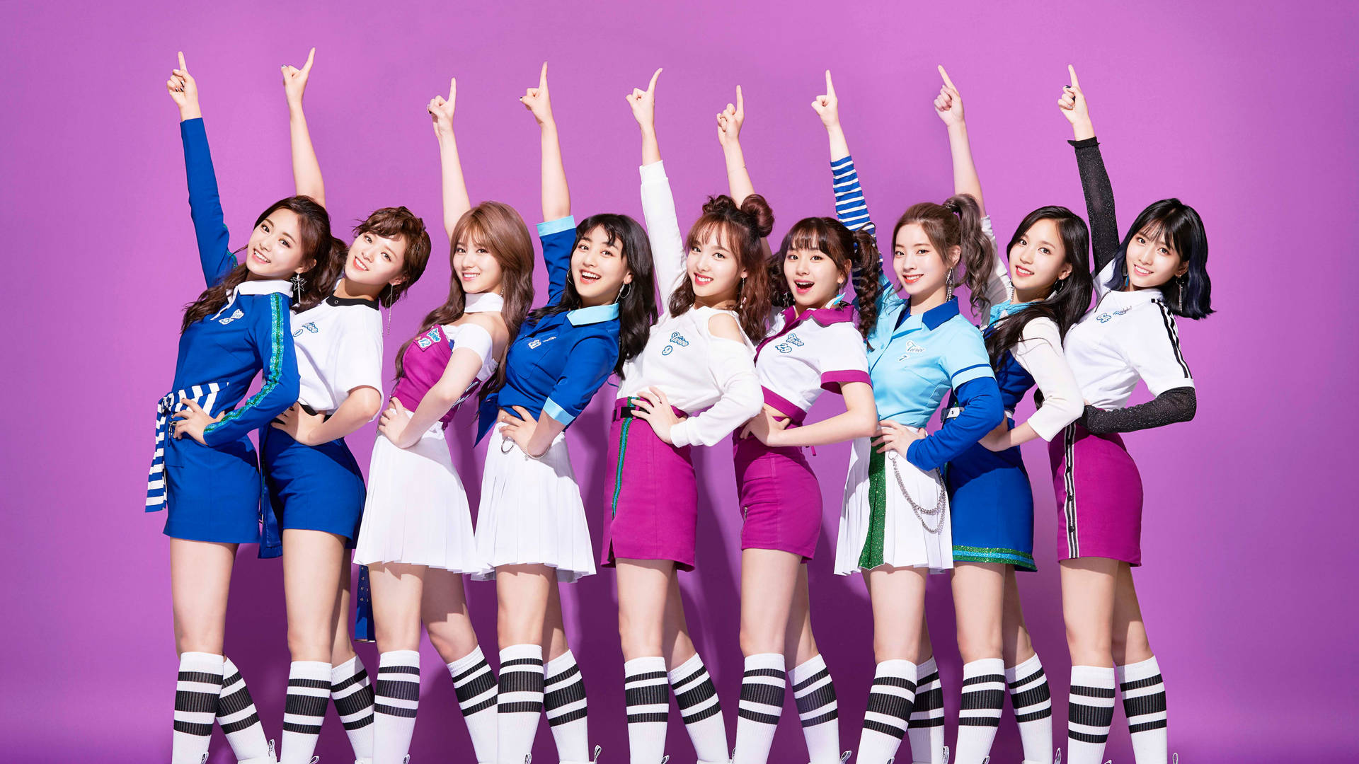 Twice 4k Pointing Up Photo Background