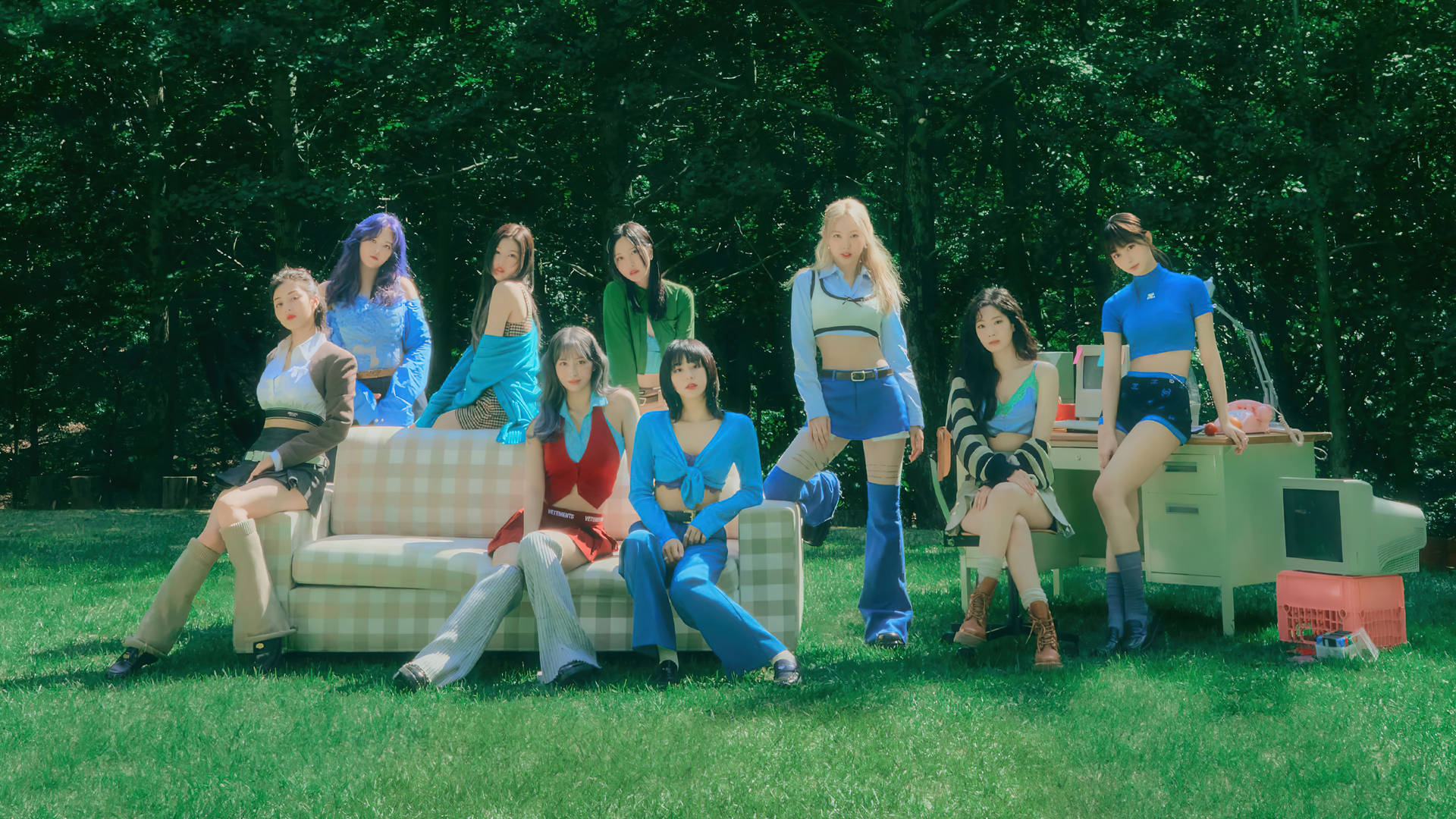 Twice 4k With Couch Outdoors Background