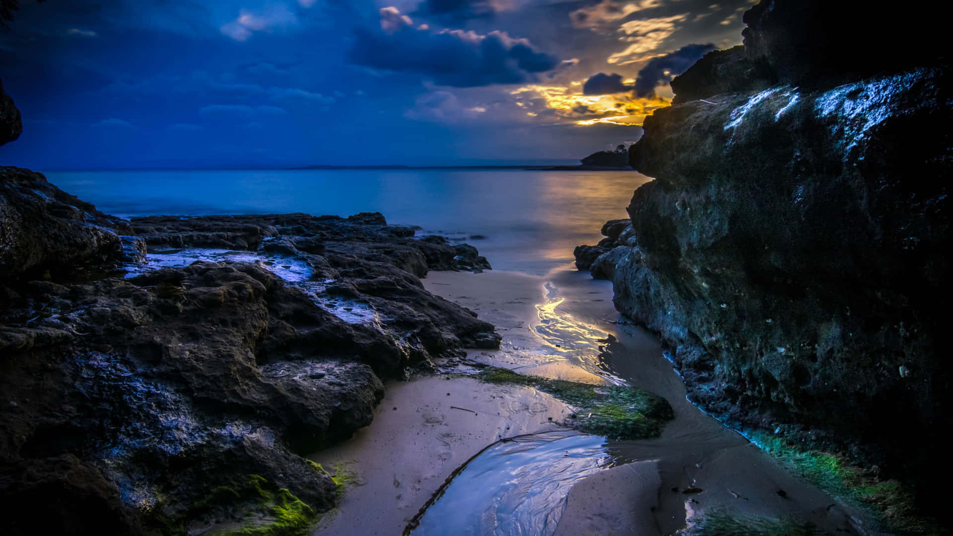 Twilight Beach Rocks4 K Ultra Wide Background
