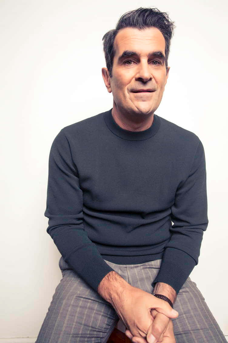 Ty Burrell Looking Sharp At An Event Background