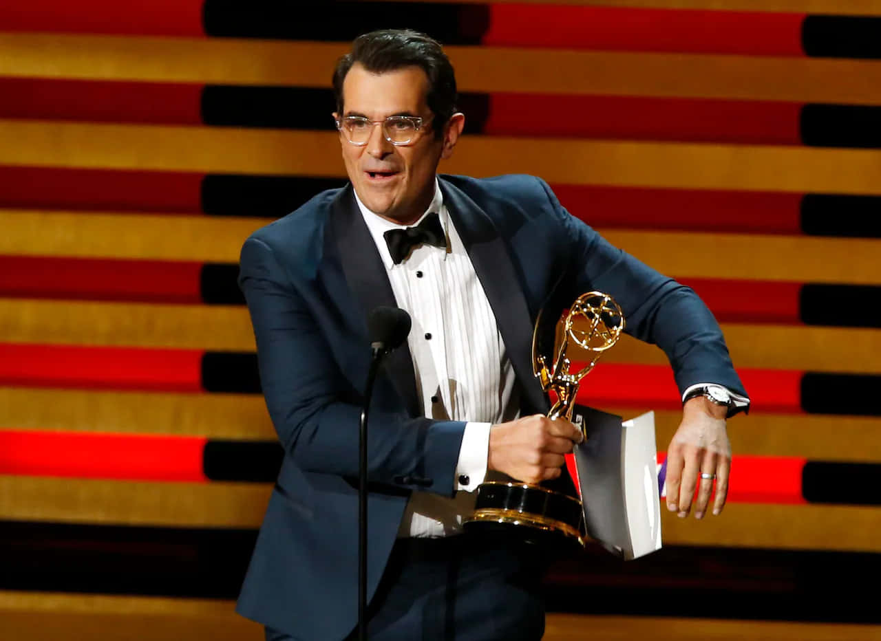 Ty Burrell Smiles At An Event Background