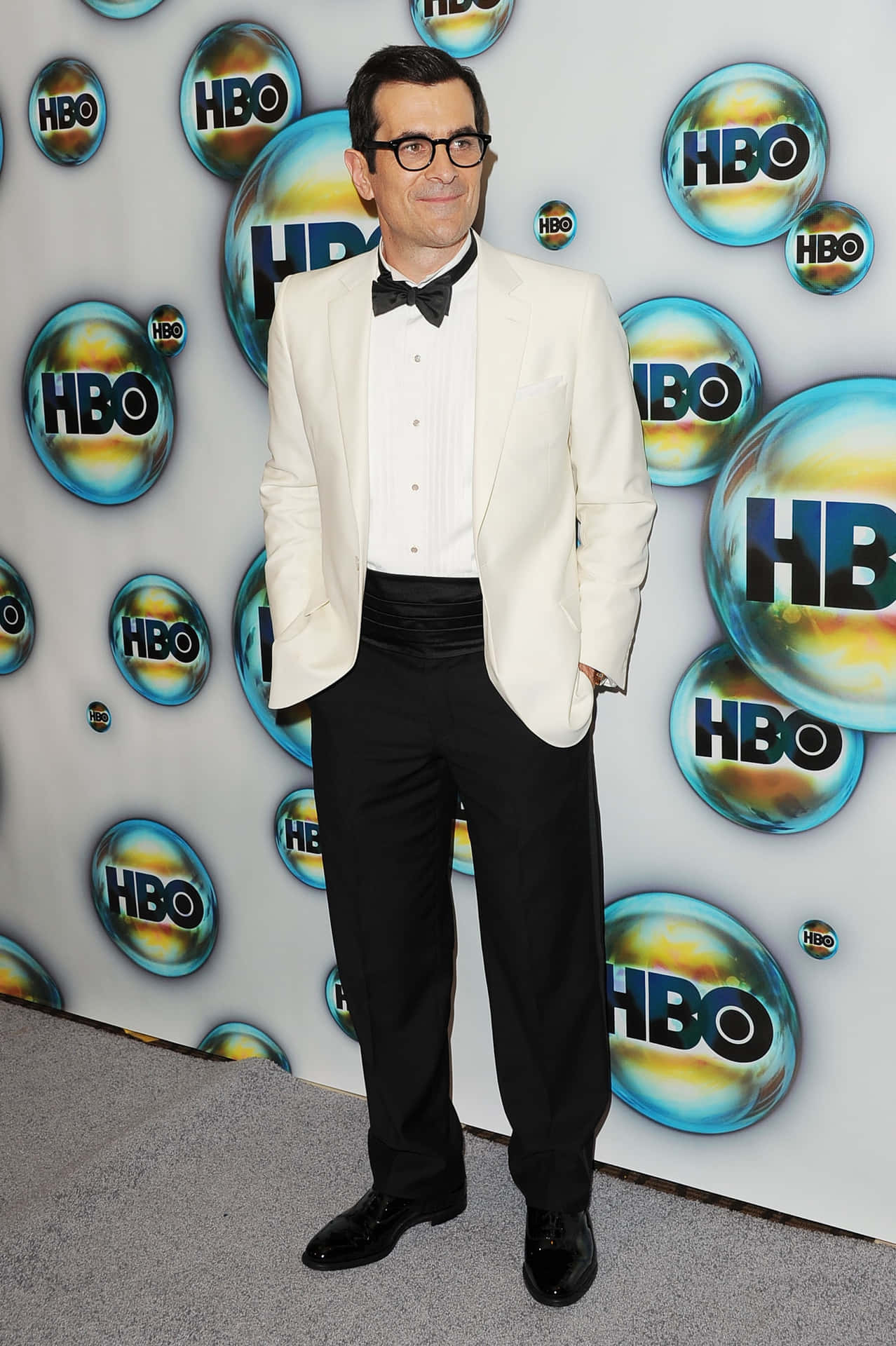 Ty Burrell Smiling At A Red Carpet Event Background