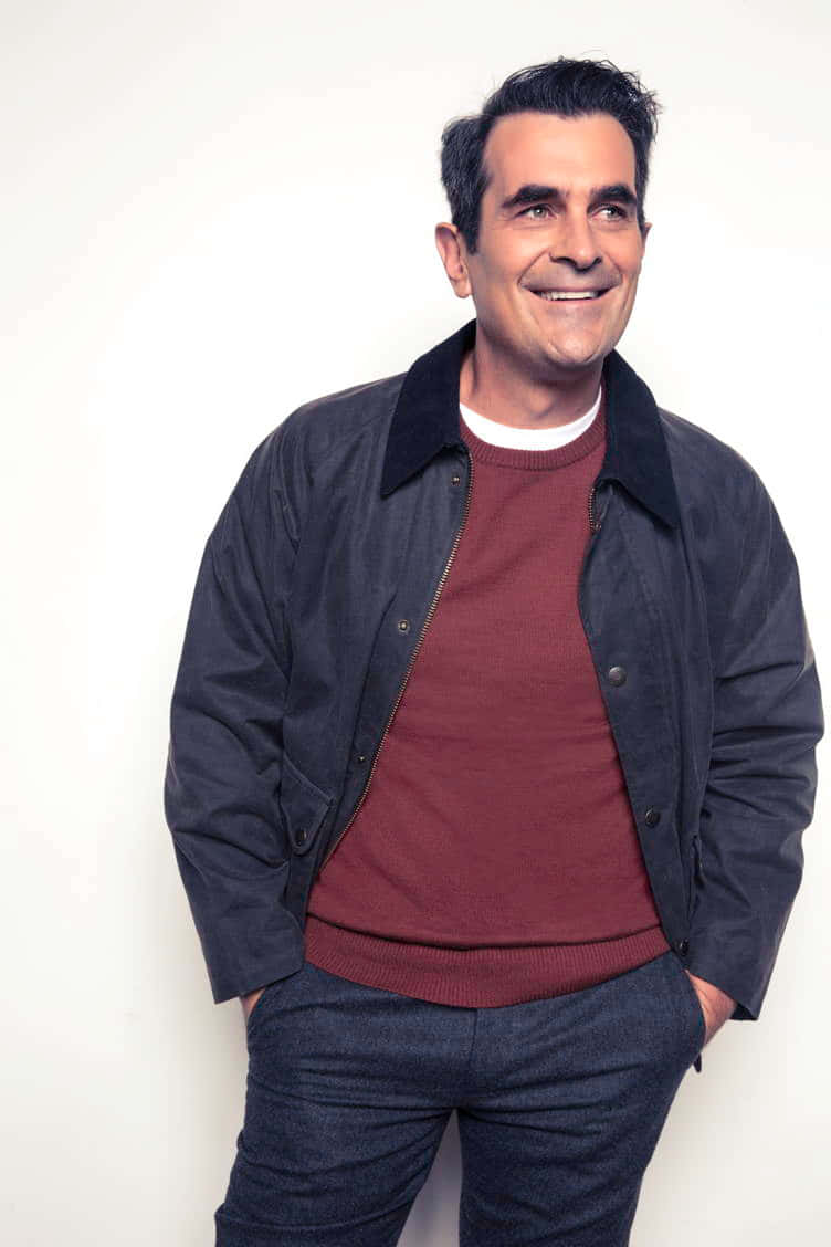 Ty Burrell Smiling During A Photoshoot Background