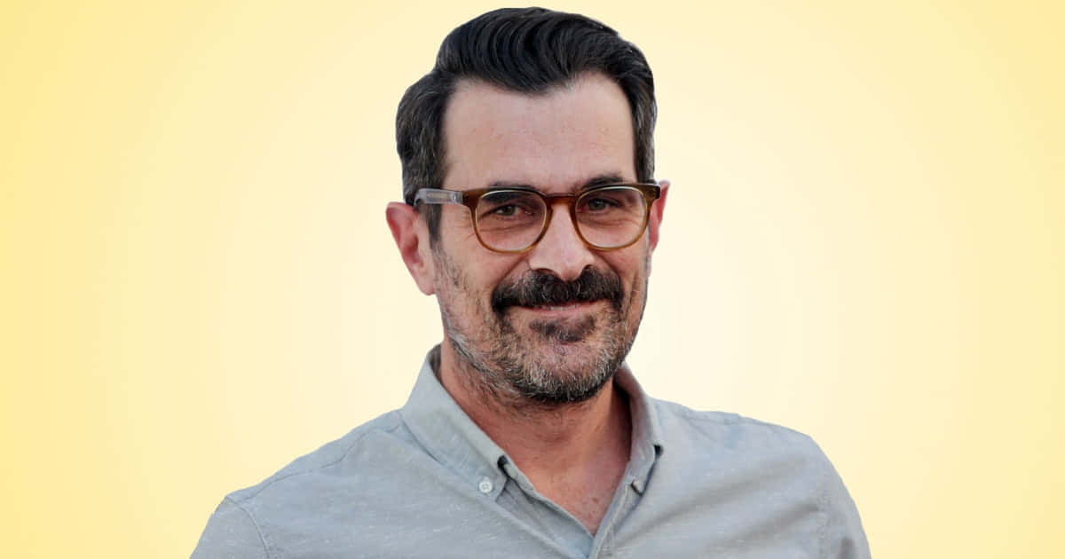 Ty Burrell Smiling On A Blue Background Background