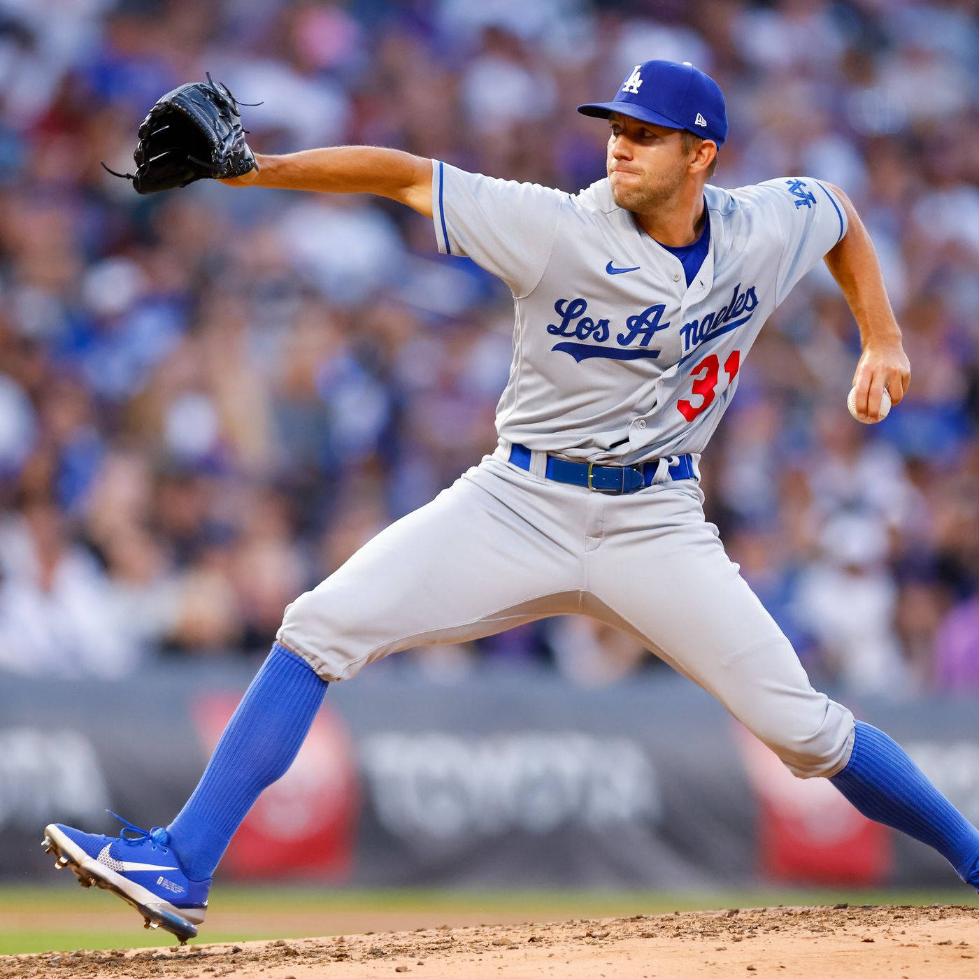 Tyler Anderson Pitching For La Dodgers Background