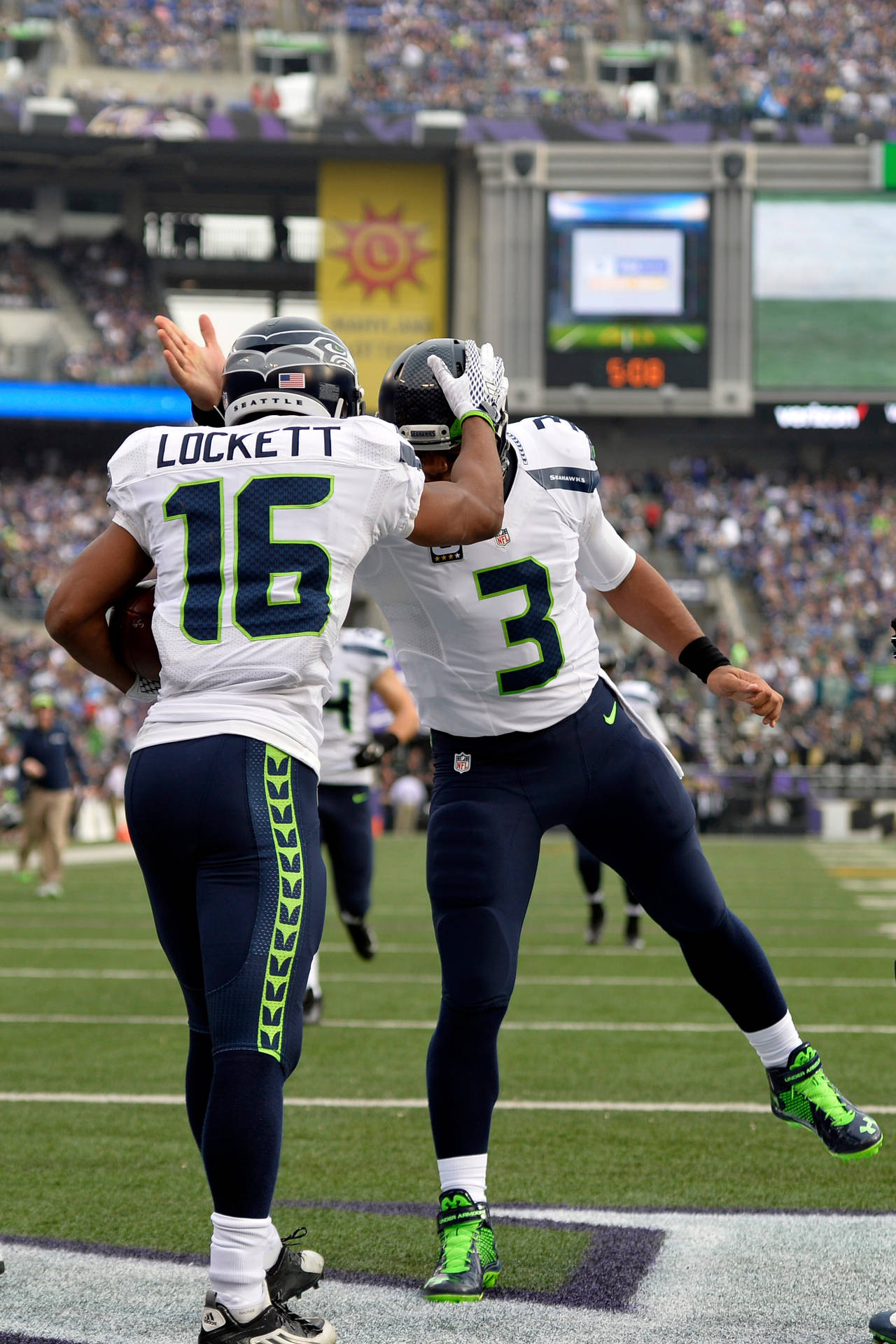 Tyler Lockett Russell Wilson Football Player Seattle Seahawks Background