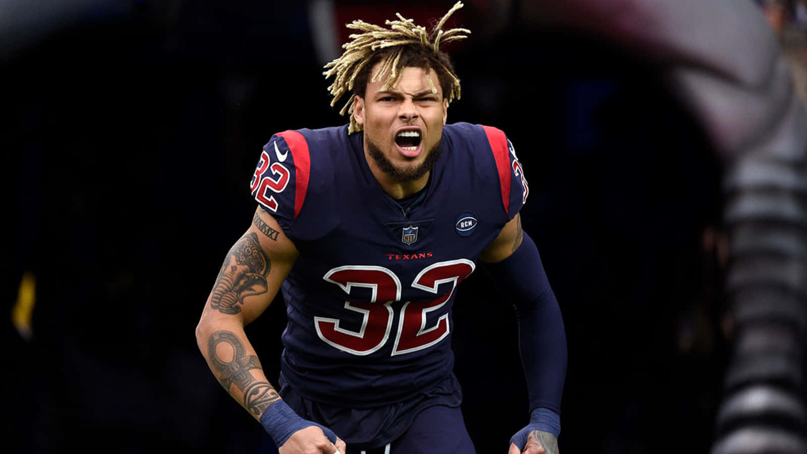 Tyrann Mathieu Showing Off His Football Skills Background