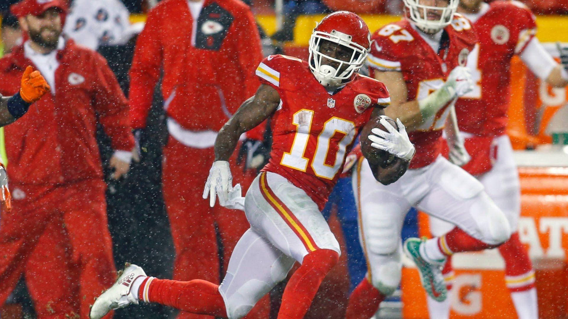 Tyreek Hill In Action - Speed And Agility On Display Background