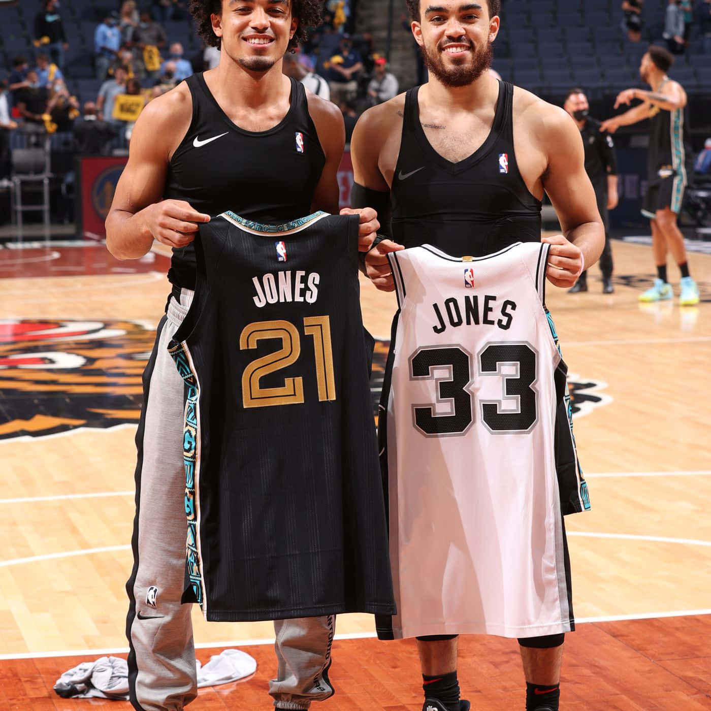 Tyus Jones And Aaron Gordon Background