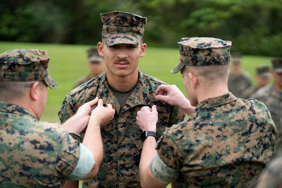 U.s. Marines On The Front Lines Background