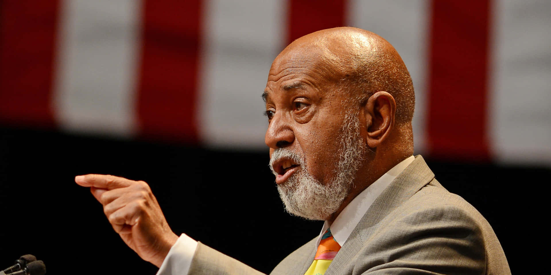 U.s. Representative Alcee Hastings Delivering A Speech Background