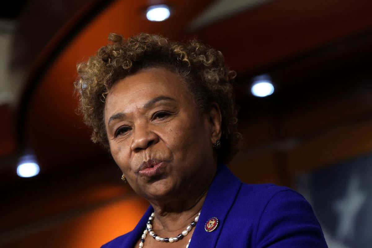 U.s. Representative Barbara Lee In Thoughtful Contemplation Background