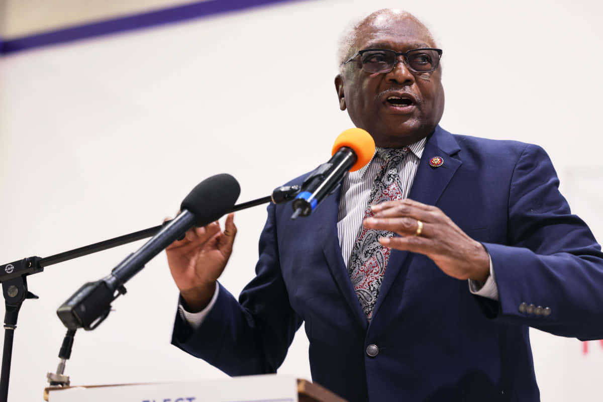 U.s. Representative Jim Clyburn Addressing The Media. Background