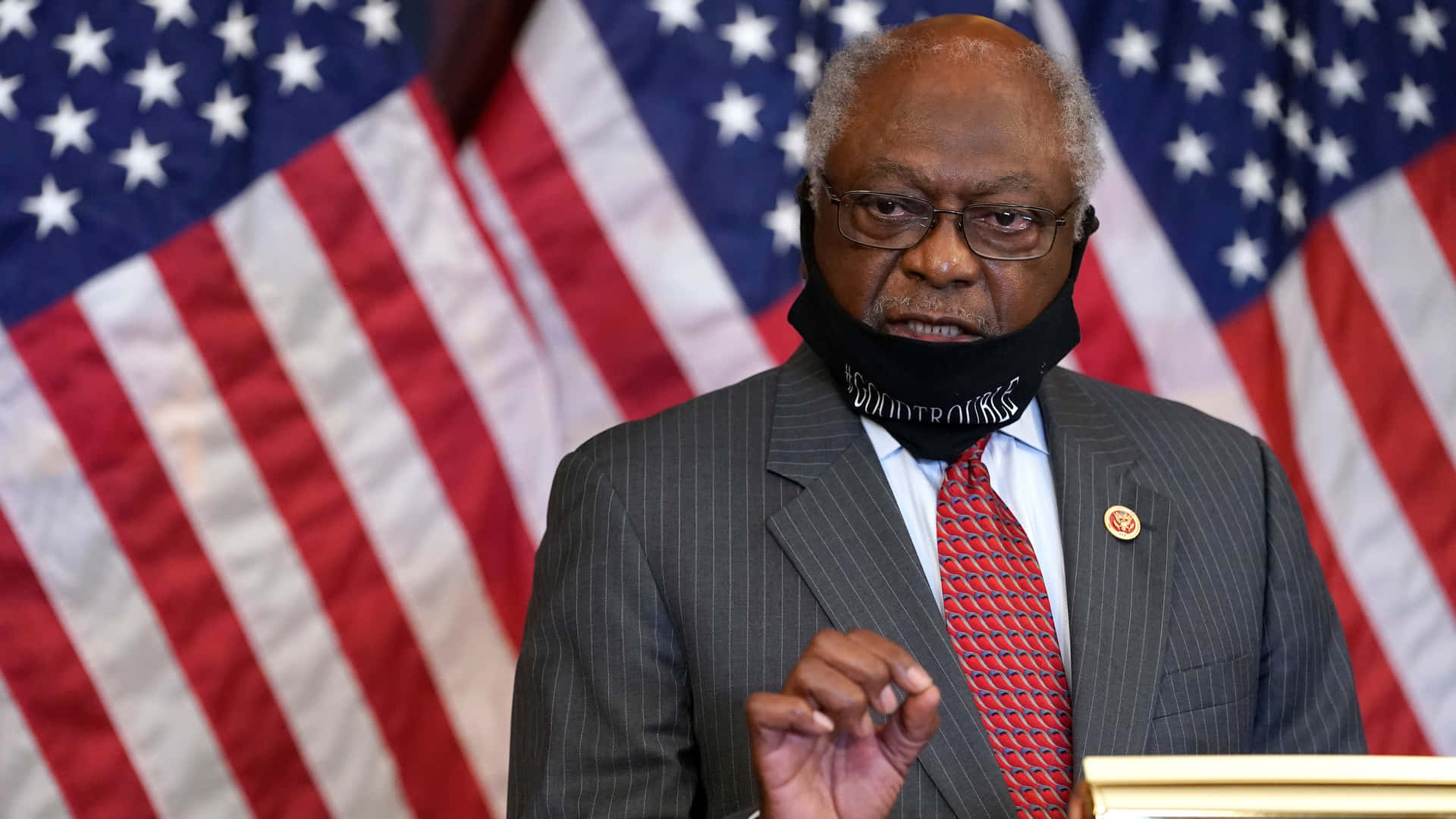 U.s. Representative Jim Clyburn Wearing A Face Mask