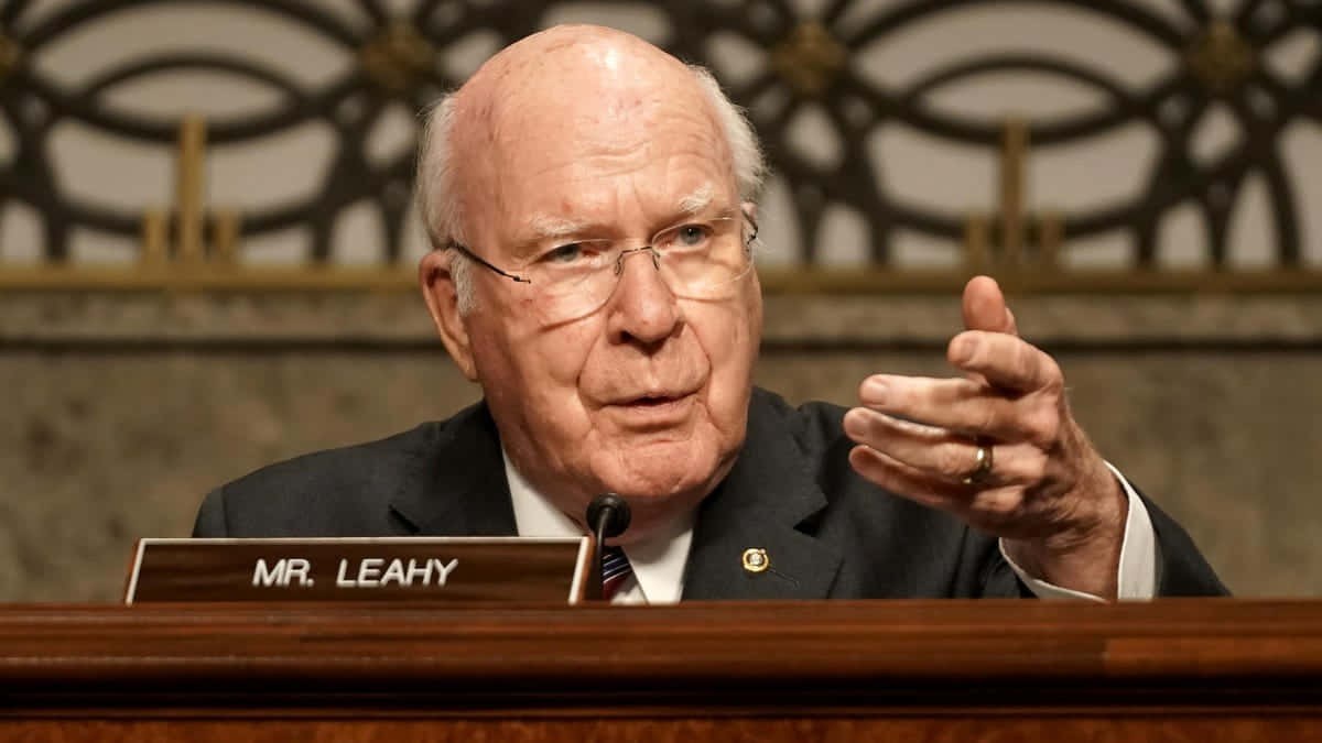 U.s. Senator Patrick Leahy At A Senate Meeting Background